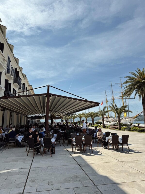 Outdoor dining - Pine (Tivat)