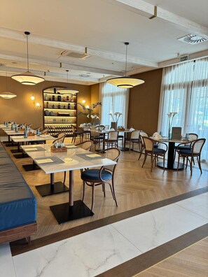 Dining - Pine (Tivat)