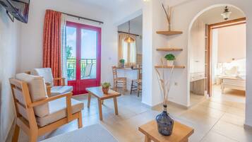 Standard Apartment | Living room | 36-inch flat-screen TV with satellite channels, TV