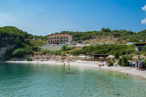 Beach - Sunrise Beach Hotel (Samos)