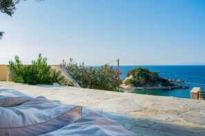 Terrace/patio - Sunrise Beach Hotel (Samos)