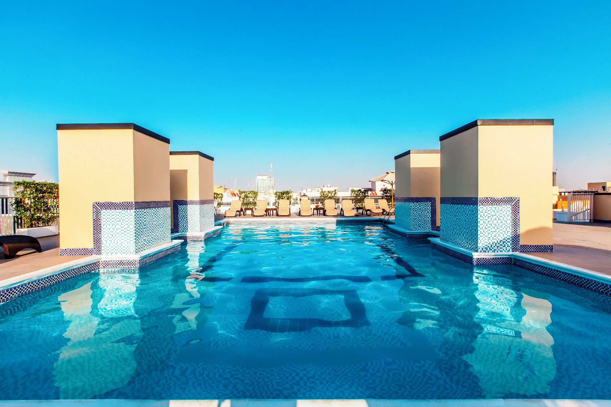 حمام سباحة