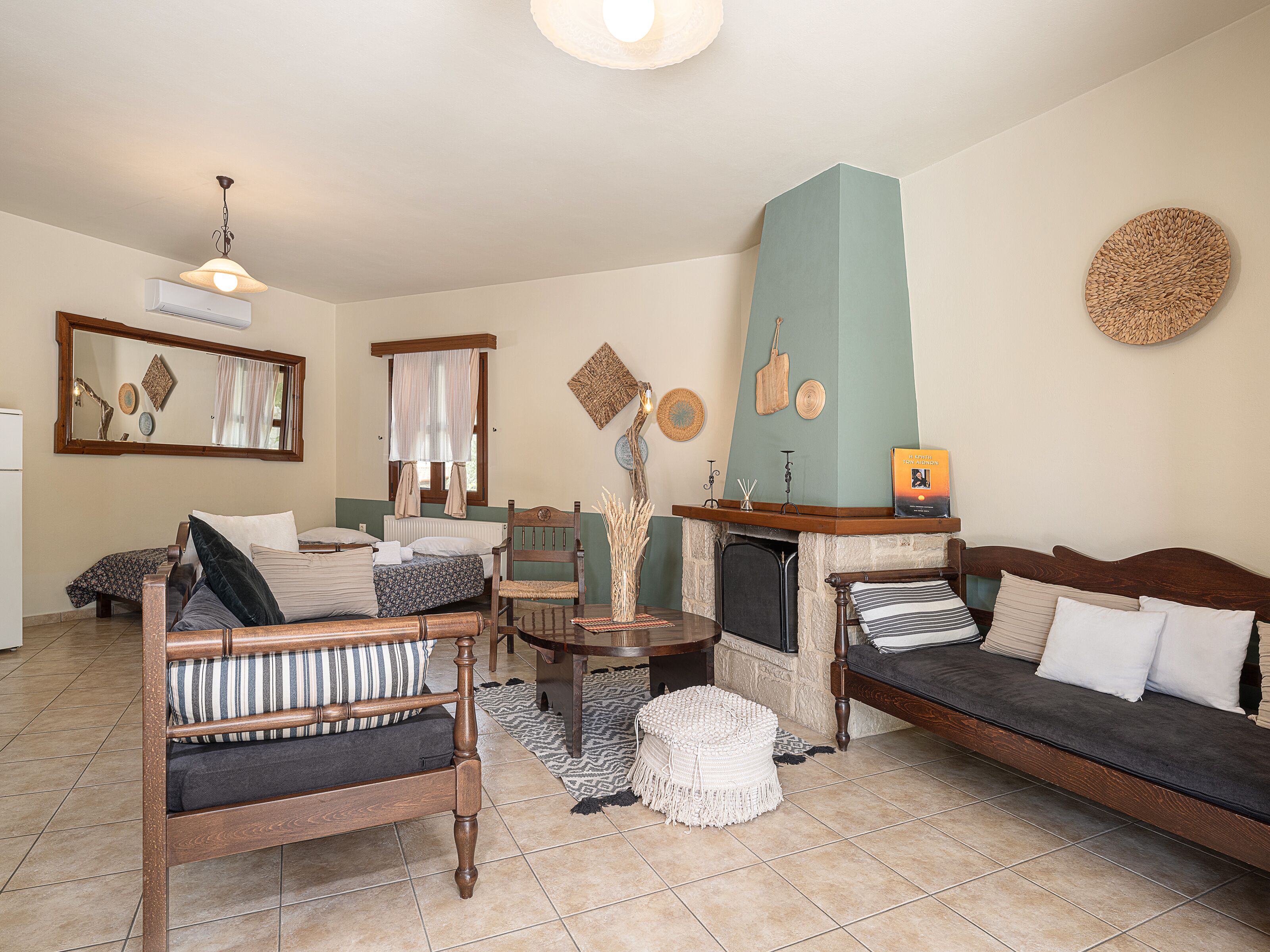 Traditional Duplex | Free WiFi