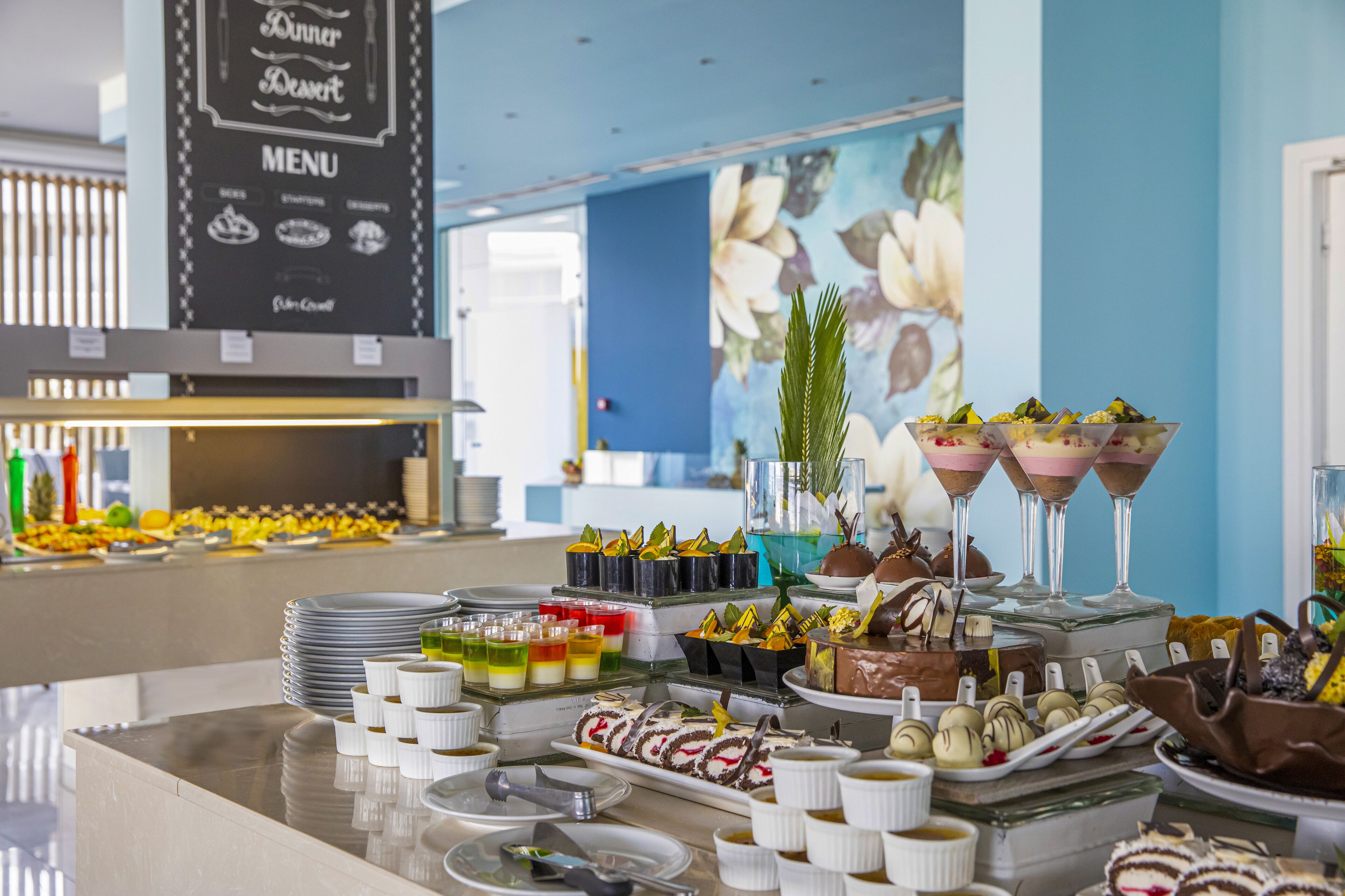 2 restaurants, breakfast served