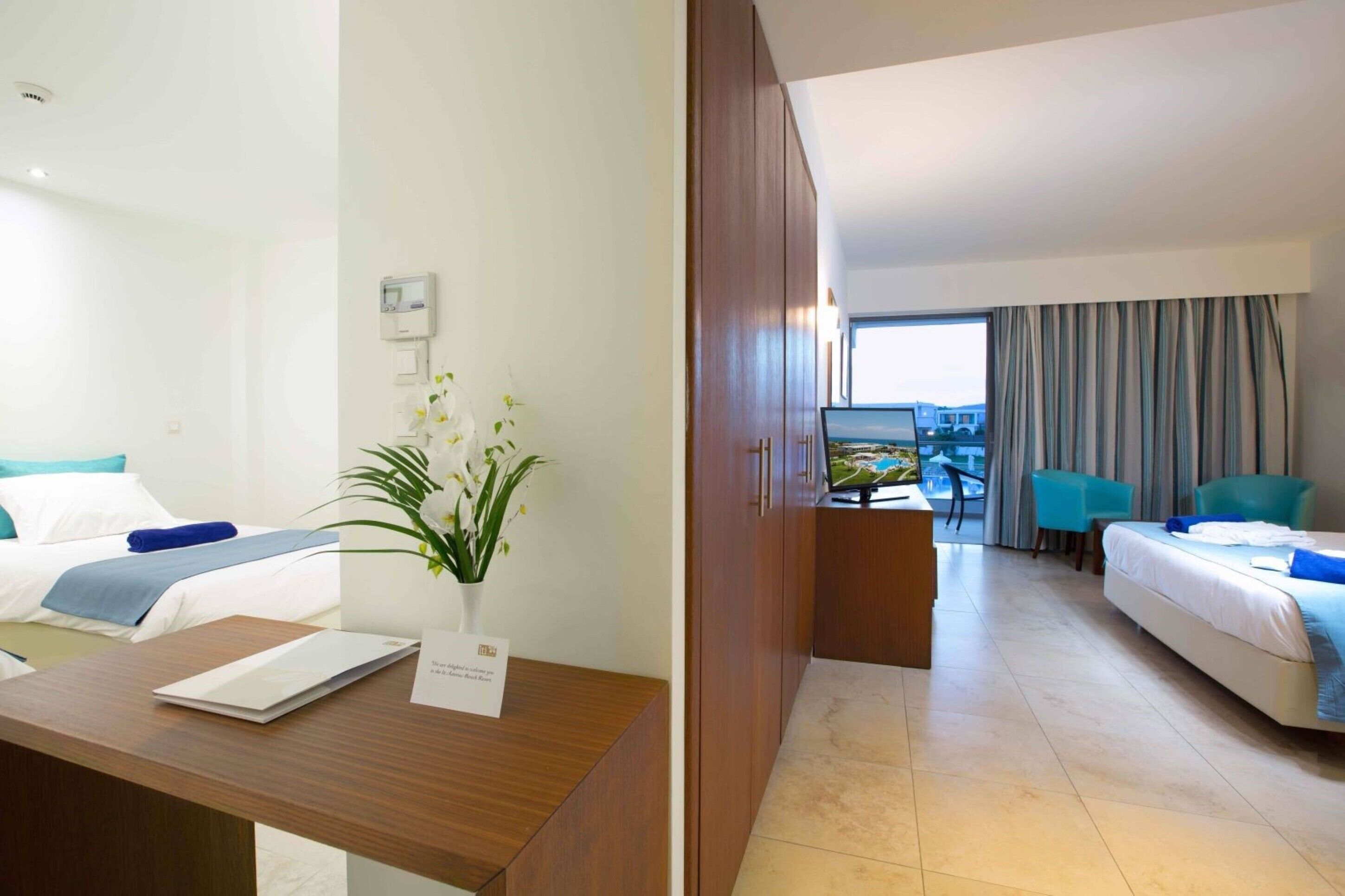 family room, garden view | 1 bedroom, in-room safe, desk, free wifi