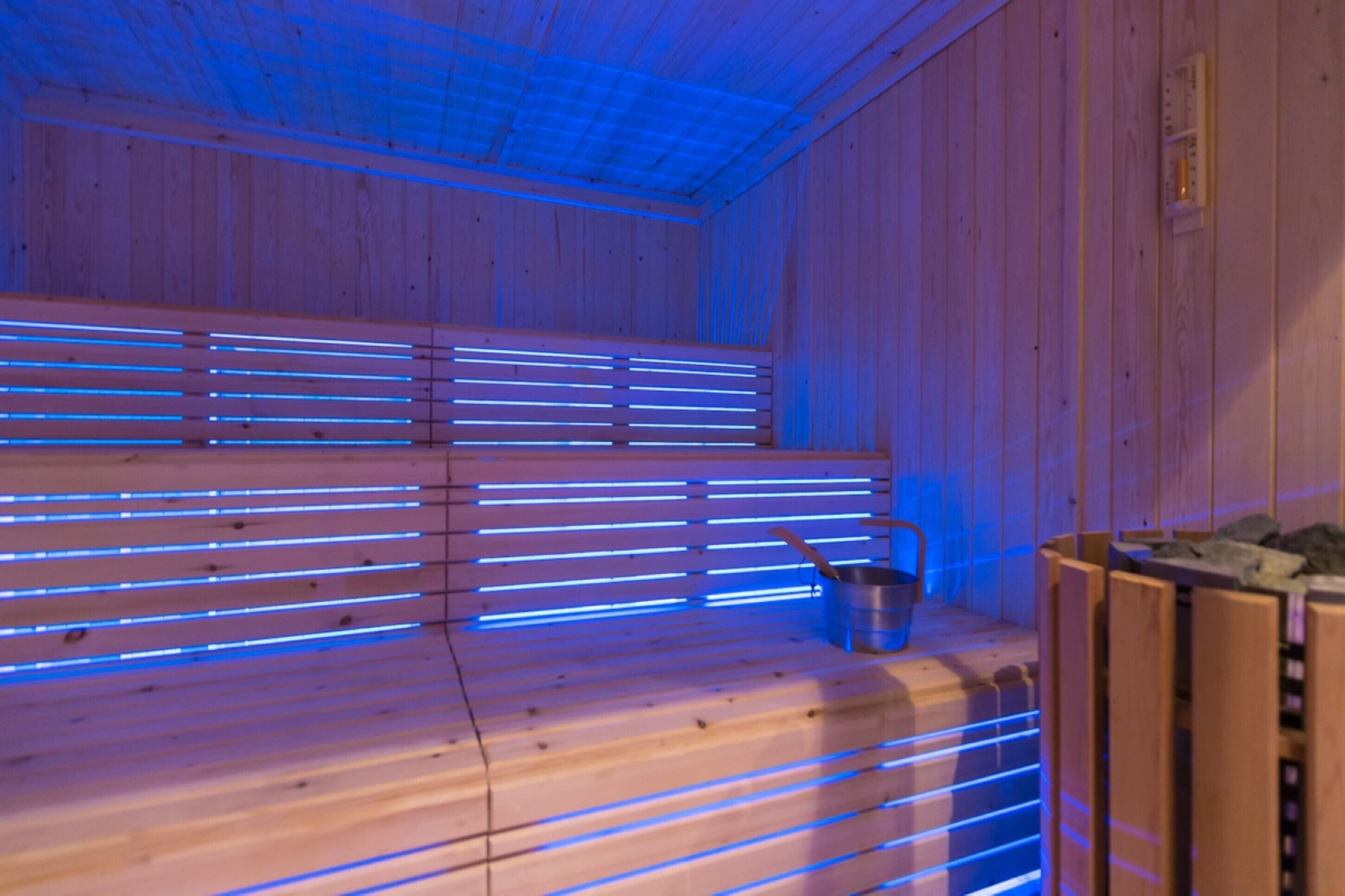 sauna, hot tub, steam room, body treatments, body wraps, body scrubs