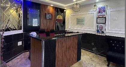 Charlie's Place And Suite