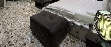 1 bedroom, individually decorated, desk, laptop workspace