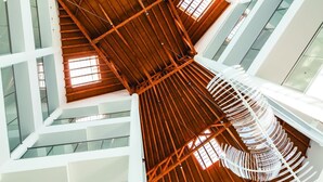 A modern atrium with a wooden ceiling and glass railings. - Mh Peniche, Peniche, Portugal (Peniche)
