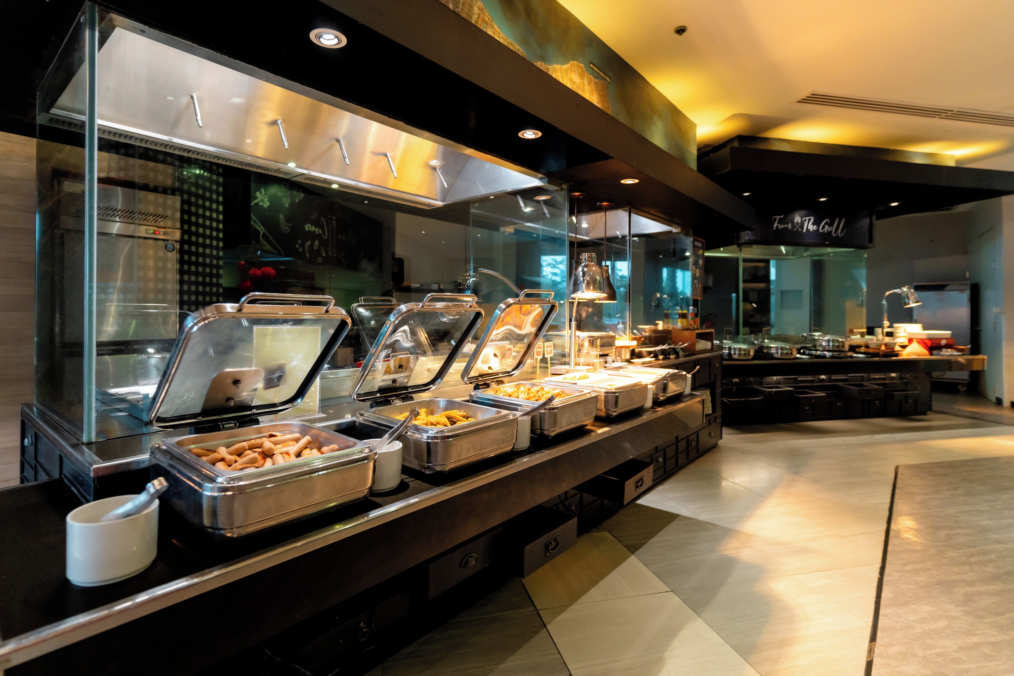 daily buffet breakfast (thb 600 per person)