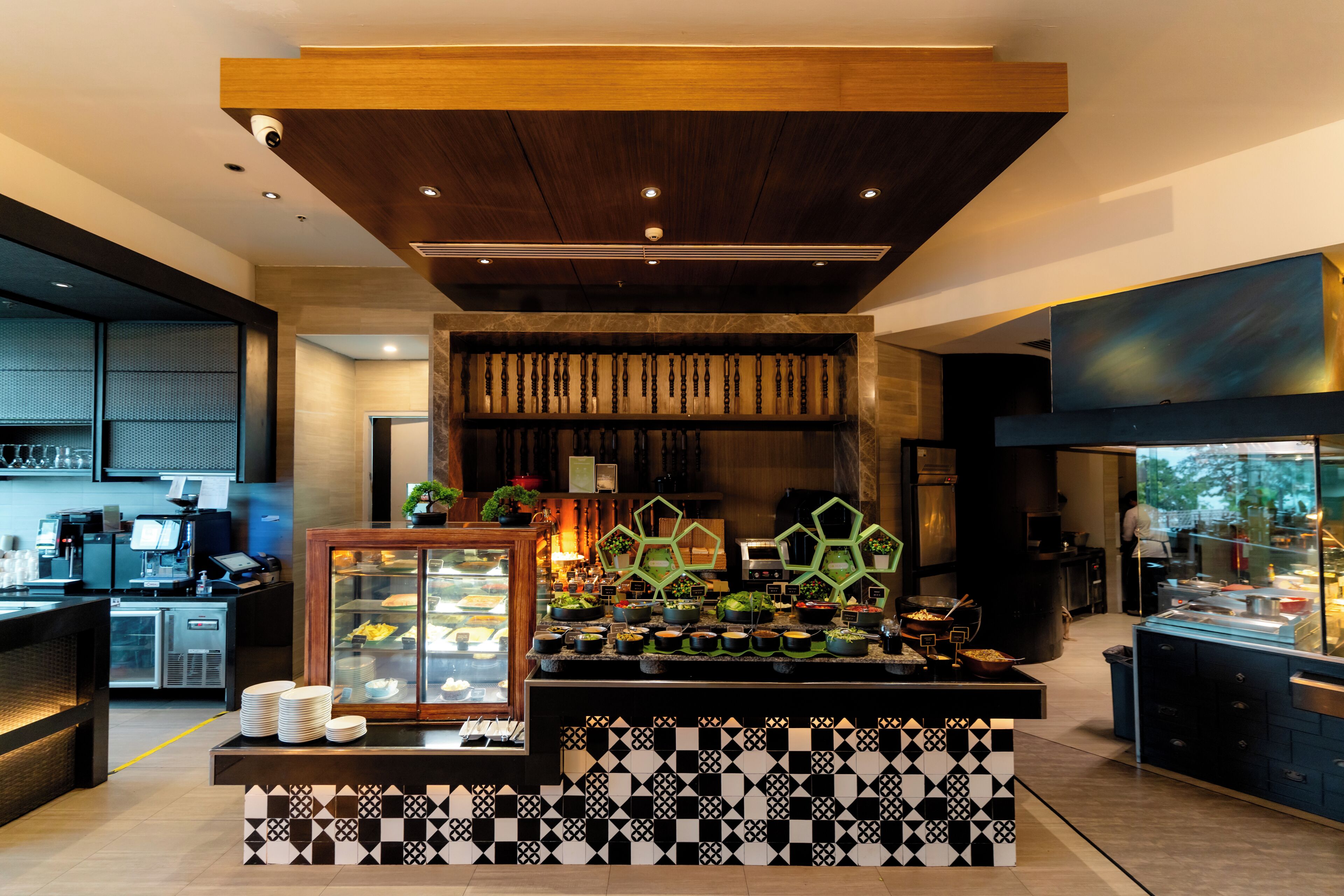 daily buffet breakfast (thb 600 per person)