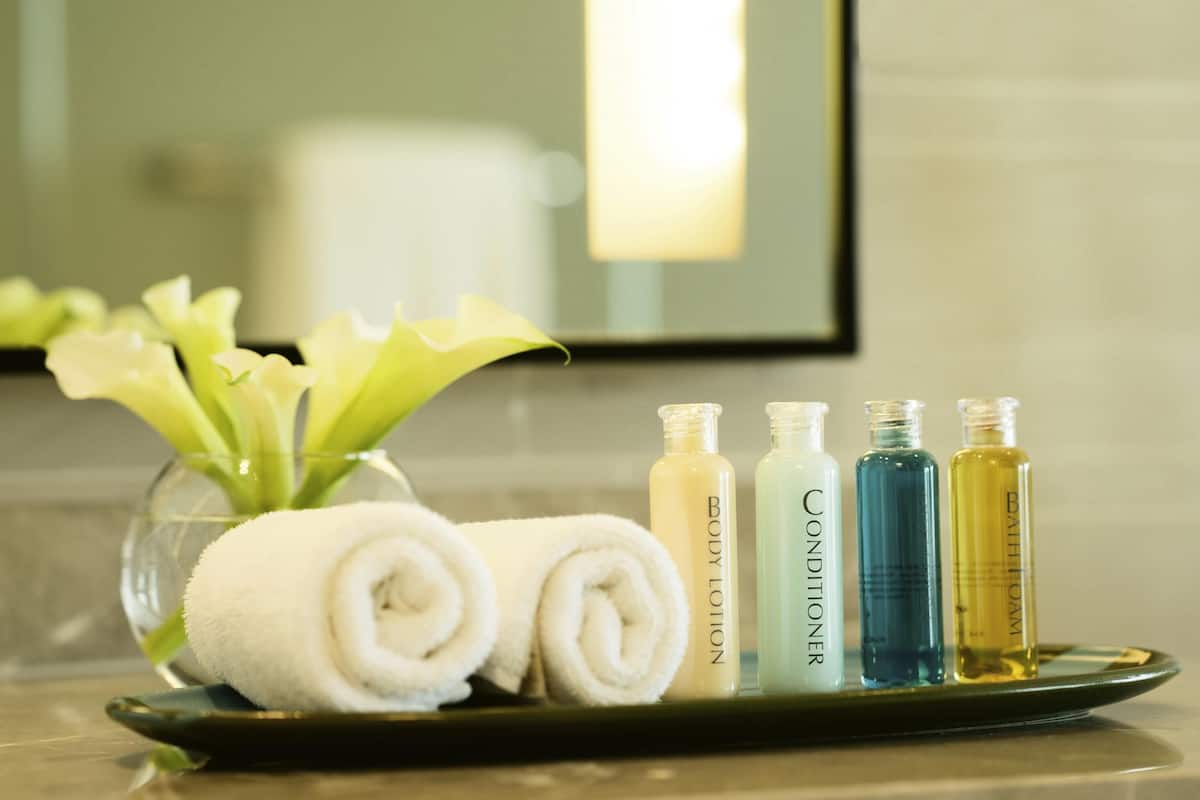 1 bedroom, Egyptian cotton sheets, premium bedding, minibar