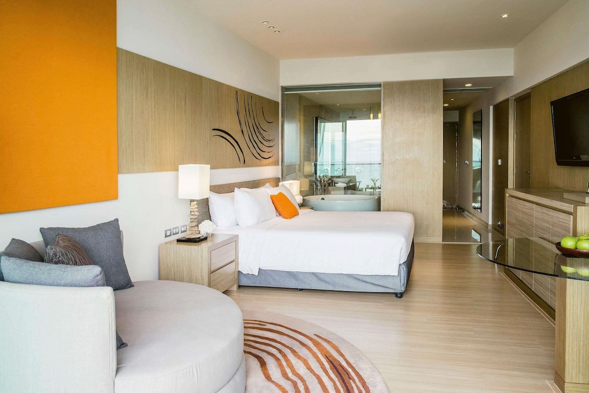 1 bedroom, Egyptian cotton sheets, premium bedding, minibar