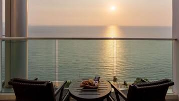 Egyptian cotton sheets, premium bedding, minibar, in-room safe