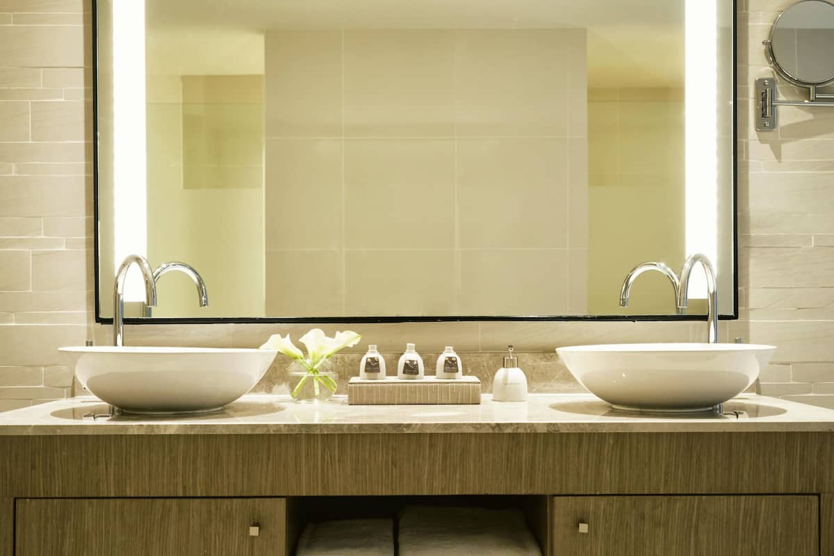 1 bedroom, Egyptian cotton sheets, premium bedding, minibar