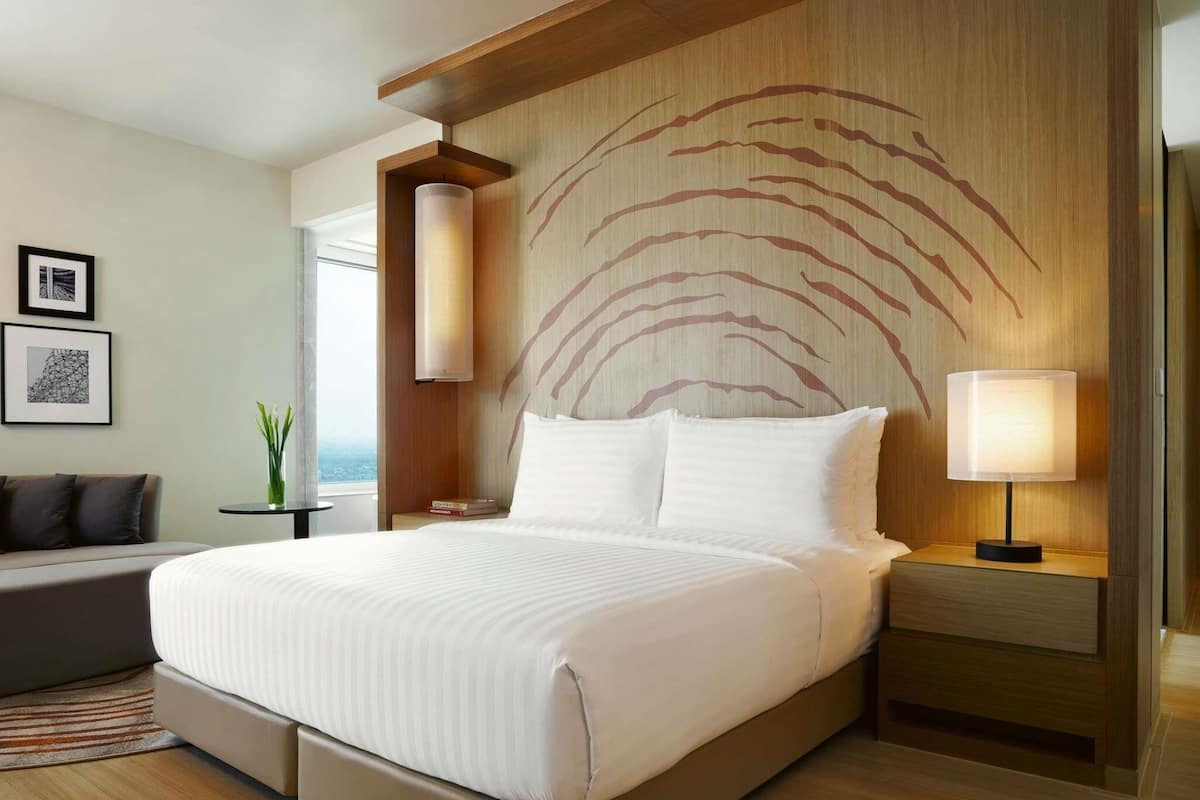 Executive Suite, 1 King Bed, Sea View | Egyptian cotton sheets, premium bedding, minibar, in-room safe