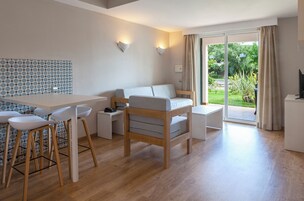 电视、桌上足球