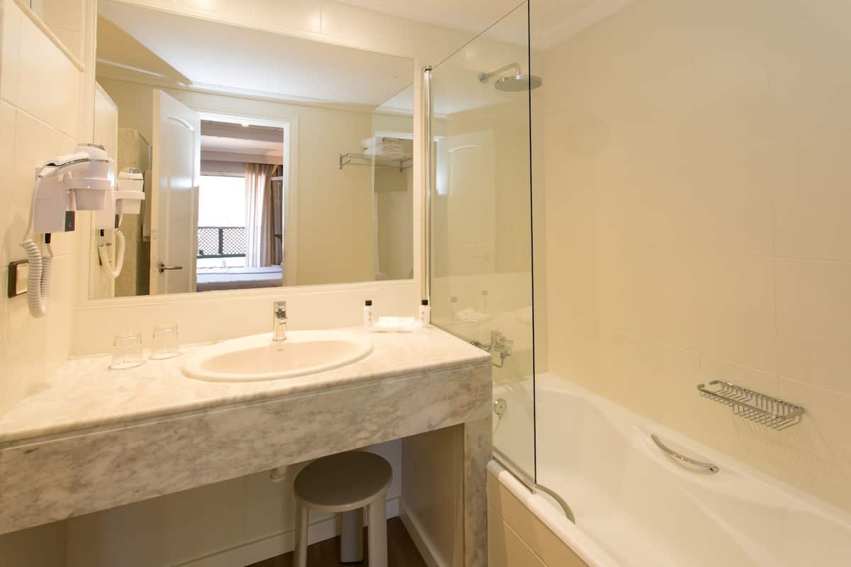 hair dryer, towels, soap, shampoo