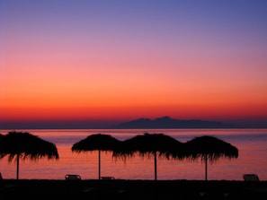 Beach nearby - Artemis Hotel (Santorini)
