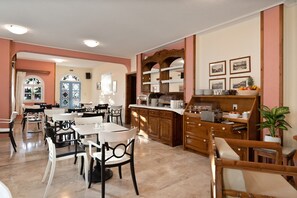 Dining - Artemis Hotel (Santorini)