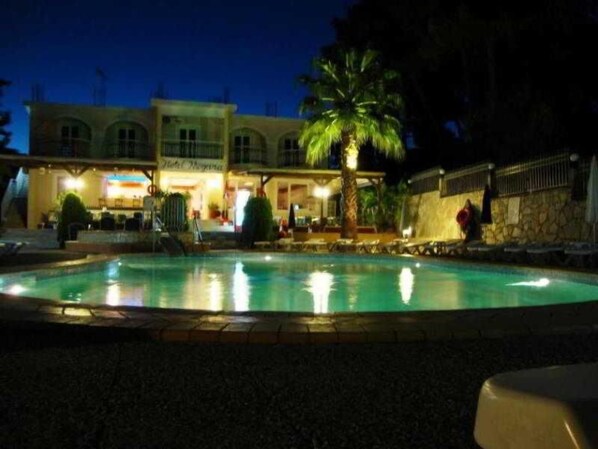 Outdoor pool - Hotel Megara (Zakynthos)