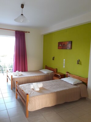 Cunas gratuitas, wifi gratis, ropa de cama