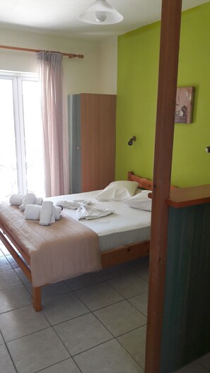 Free cots/infant beds, free WiFi, bed sheets - Hotel Megara (Zakynthos)