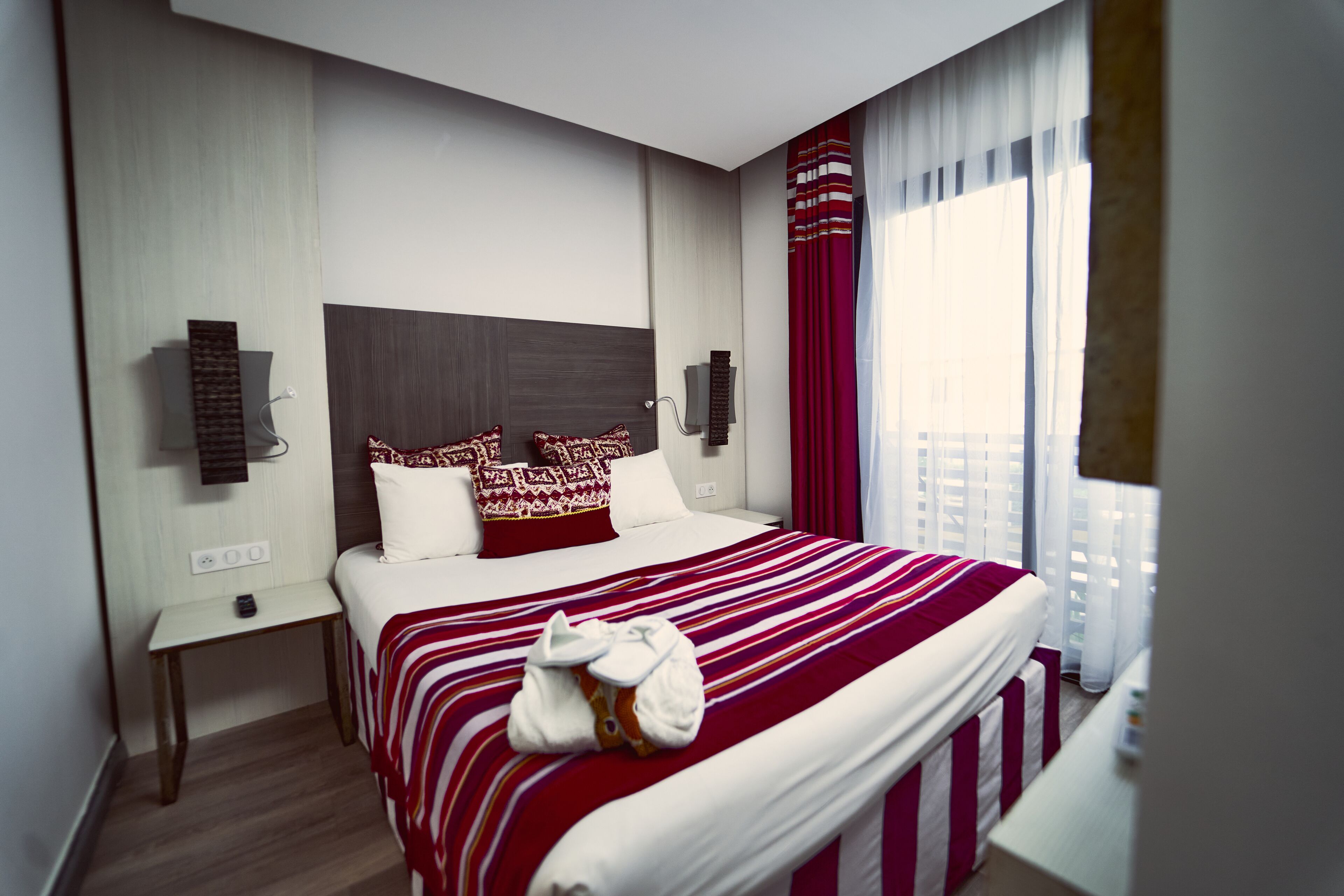 Suite | Lit avec matelas à plateau-coussin, minibar