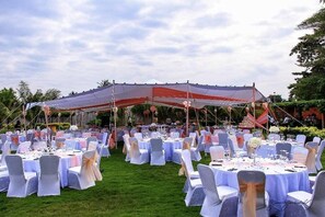 Khu tổ chức đại tiệc ngoài trời