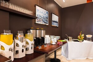 Desayuno buffet todos los días (con cargo)