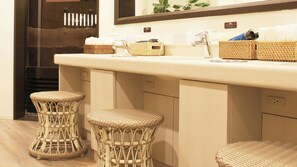 Dining - the b suidobashi (Tokyo)