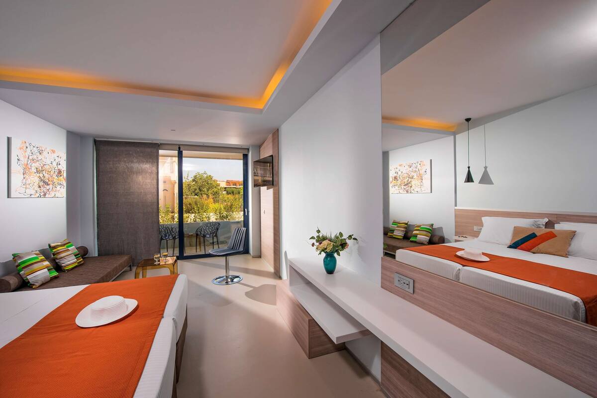 ห้องดับเบิล (Elegant) | เครื่องนอนป้องกันสารก่อภูมิแพ้, โต๊ะทำงาน, พื้นที่ทำงานแบบใช้แล็ปท็อป