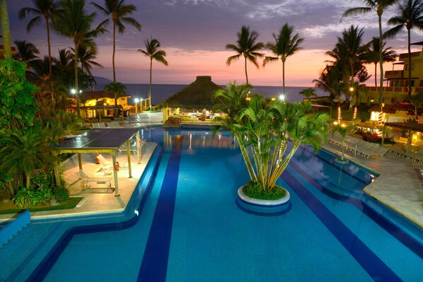 Pool - Canto del Sol Puerto Vallarta All Inclusive (Puerto Vallarta)