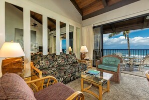 Living area - Aston at Papakea Resort (Lahaina)