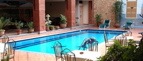 Piscine couverte, piscine extérieure