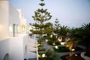 Property grounds - Daedalus Hotel (Santorini)