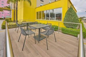 Tempat makan outdoor