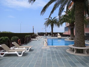 Seasonal outdoor pool - Hotel Nuevo Lanzada (Sanxenxo)