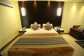 Cribs/infant beds