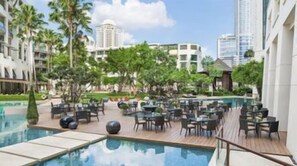 Outdoor pool - Siam Kempinski (Bangkok)