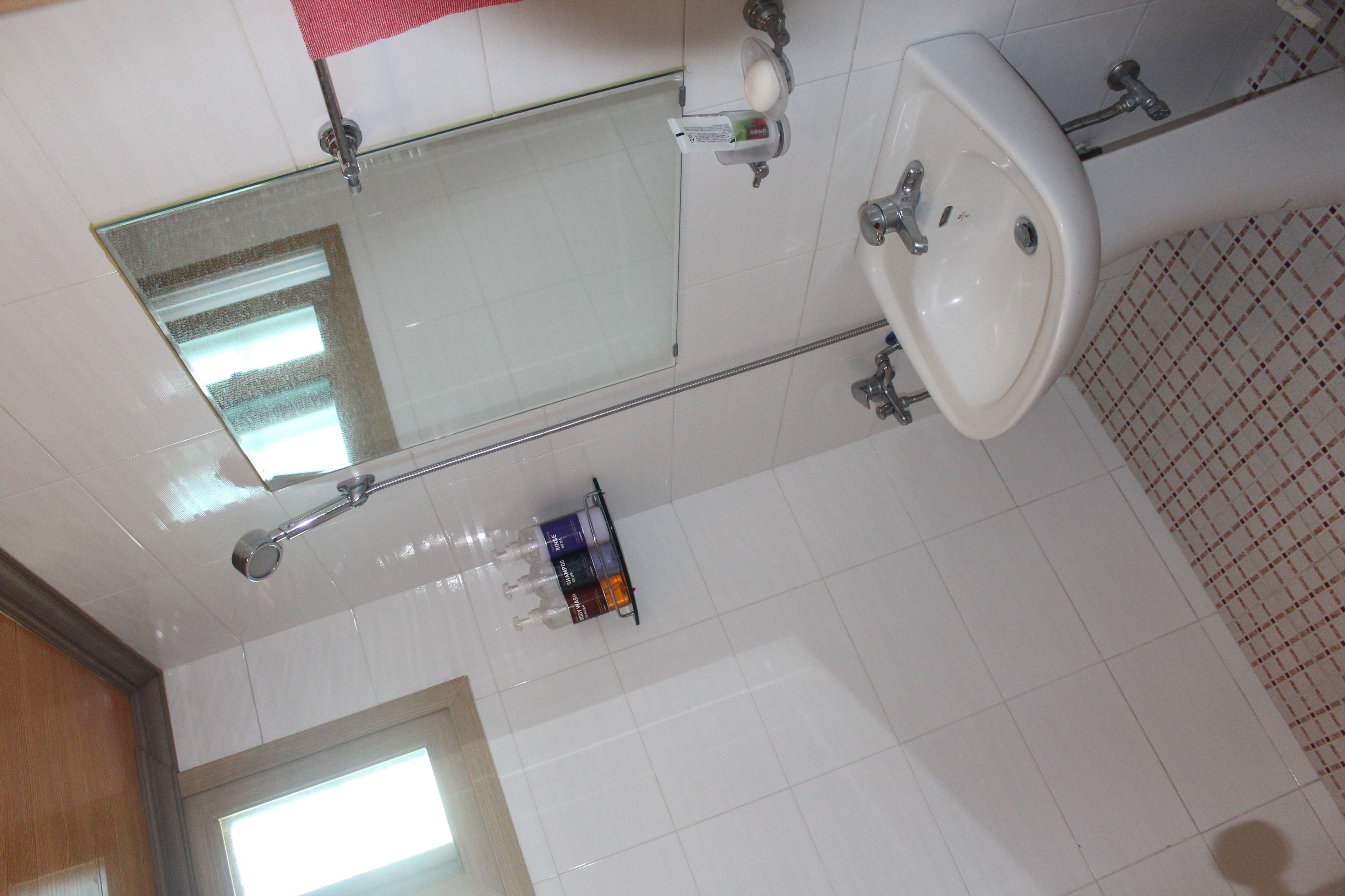 double room (pc room) | bathroom | shower, free toiletries, hair dryer