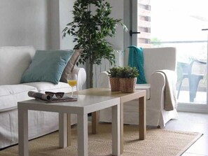 Iron/ironing board, bed sheets