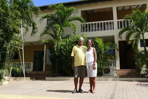 Free self parking - Hersher Studios & Apartments (Willemstad)