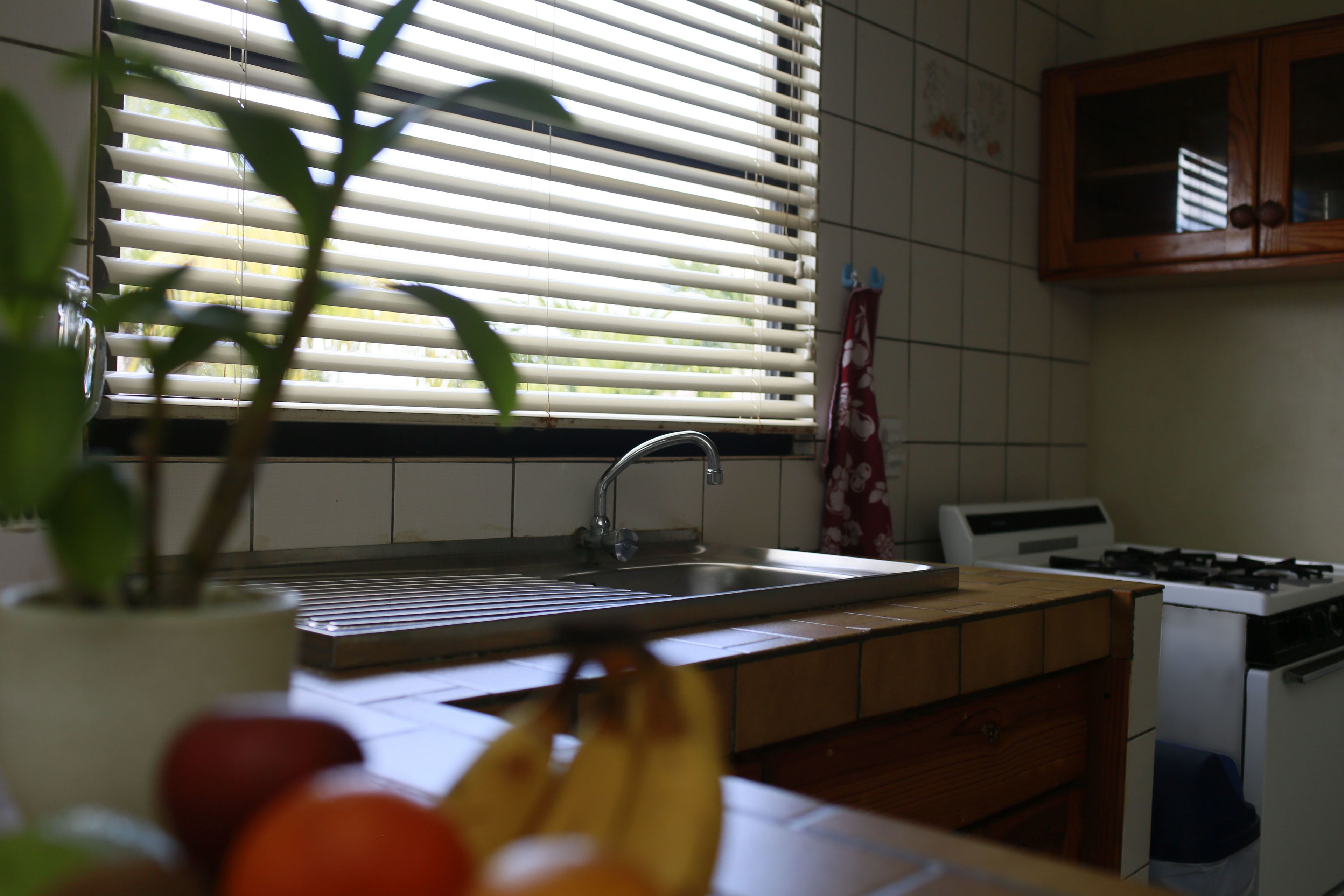 Coffee/tea maker, full-sized fridge, microwave, stovetop