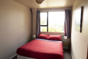 Standard-Doppelzimmer, Gemeinschaftsbad | Zimmersafe, kostenloses WLAN, Bettwäsche