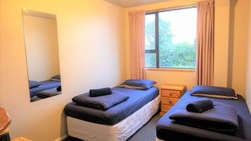 Caja de seguridad en la habitación, wifi gratis y ropa de cama