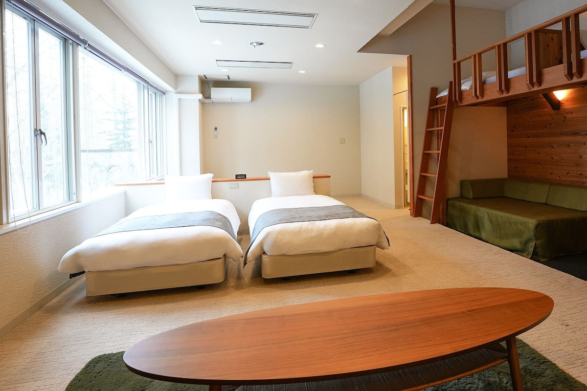 suite | premium bedding, desk, free wifi
