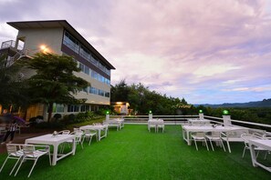 Lunch, dinner served; Thai cuisine, al fresco dining 