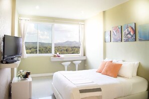 Habitación superior, 1 cama matrimonial | Escritorio, cortinas blackout, camas extra y wifi gratis 