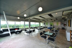 Lunch, dinner served; Thai cuisine, alfresco dining 